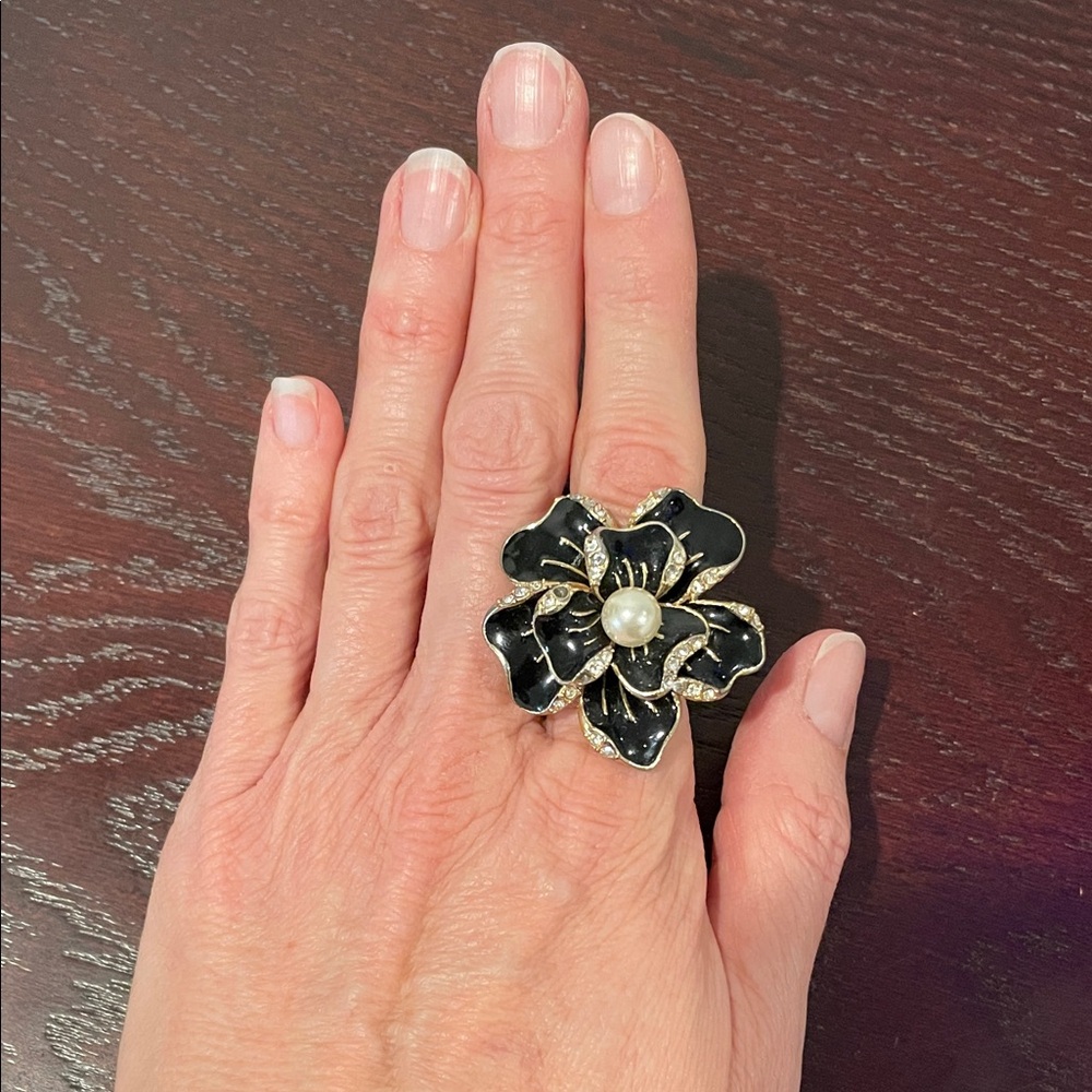 Elegant Black Flower Ring with Pearl Accent